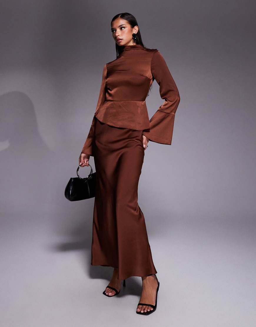 ASOS DESIGN - Maxikleid in Schokobraun mit ausgestellten Ärmeln und Schößchen-Grün ASOS DESIGN - Maxikleid in Schokobraun mit ausgestellten Ärmeln und Schößchen-Grün von ASOS DESIGN