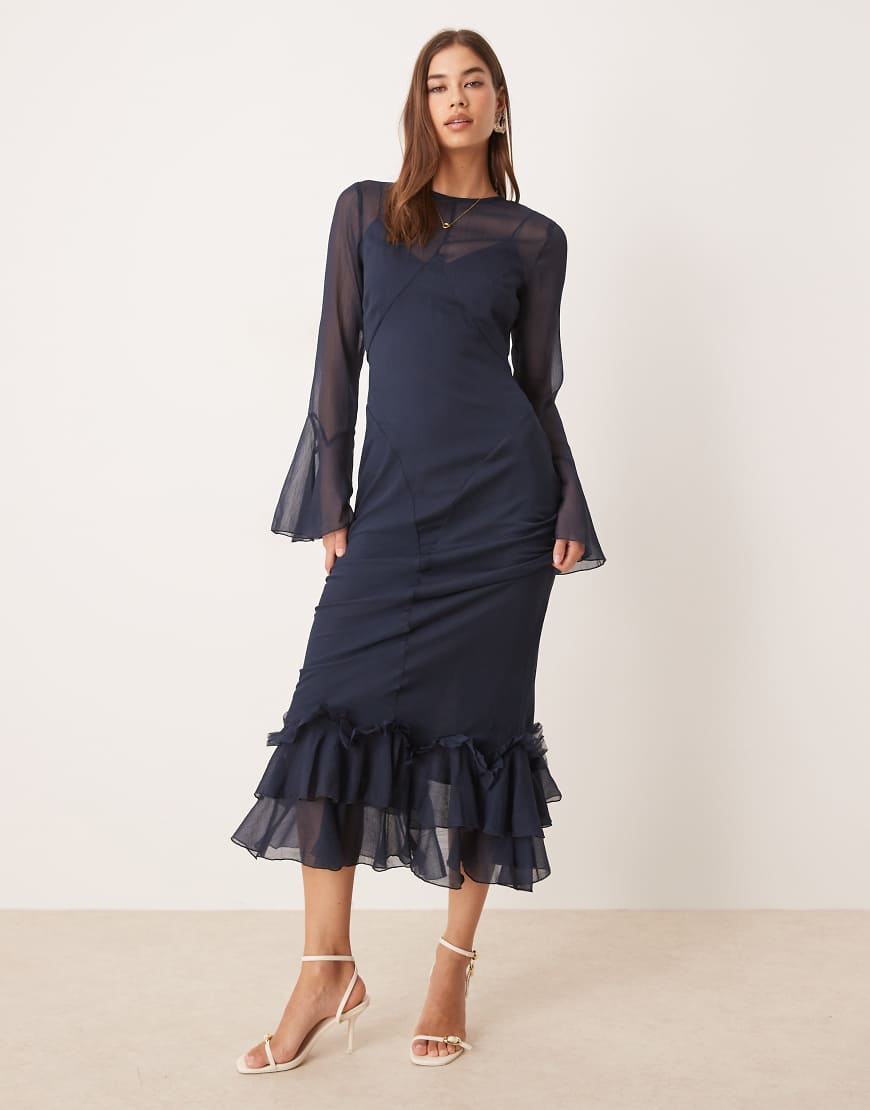 ASOS DESIGN - Maxikleid in Marineblau mit Flatterärmeln und Rüschensaum von ASOS DESIGN