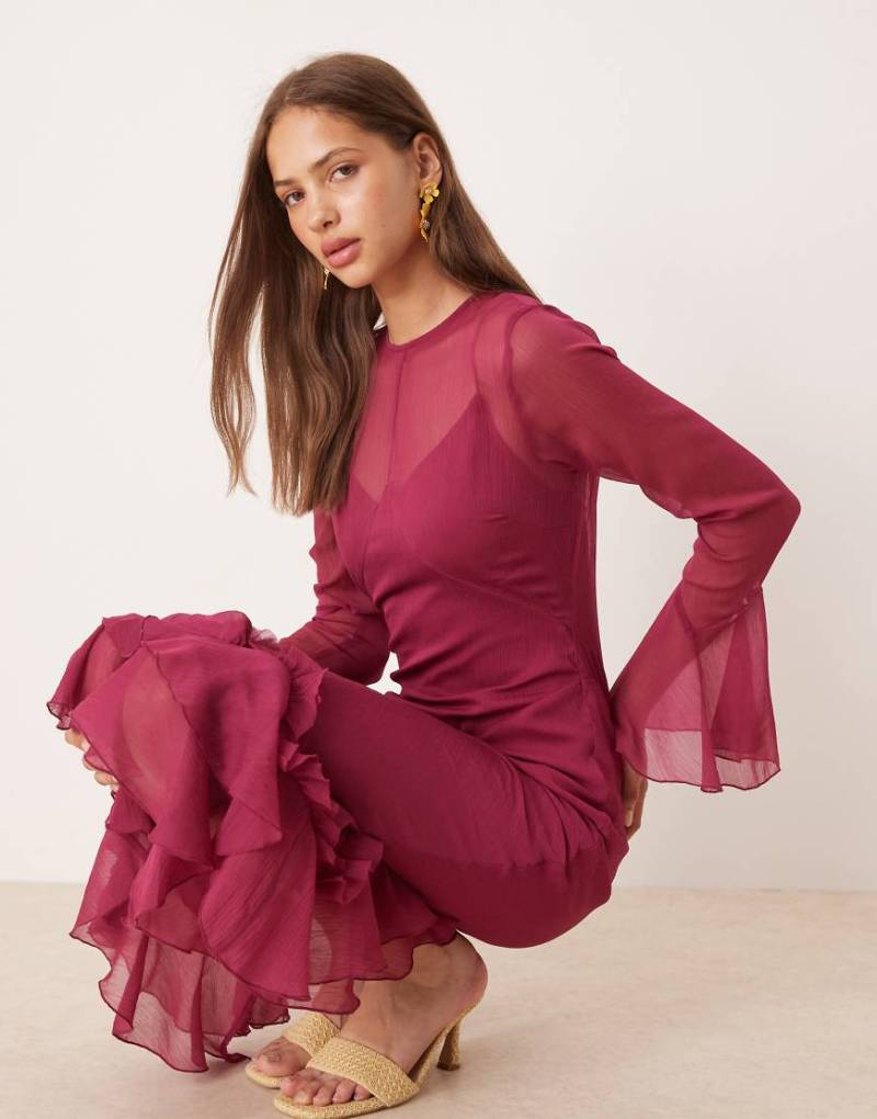 ASOS DESIGN - Maxikleid in Kirschrot mit Flatterärmeln und Rüschensaum von ASOS DESIGN