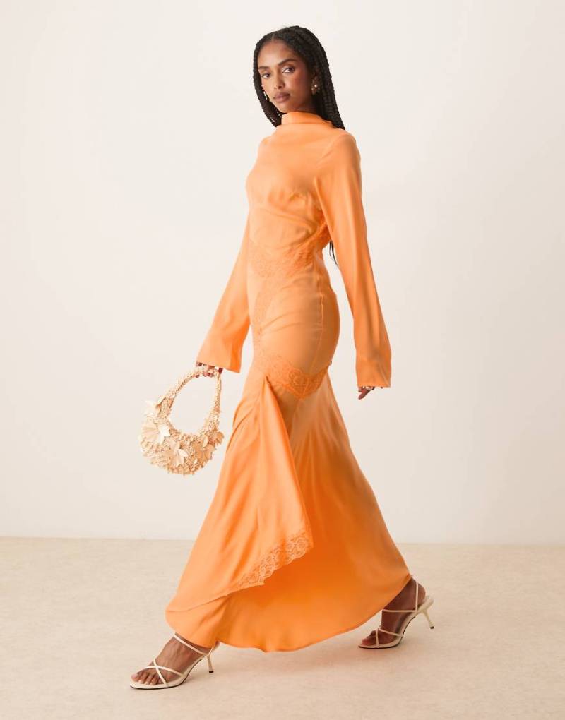 ASOS DESIGN - Maxikleid in Orange aus gewaschenem Satin mit Spitzen-Details und Wasserfallausschnitt von ASOS DESIGN