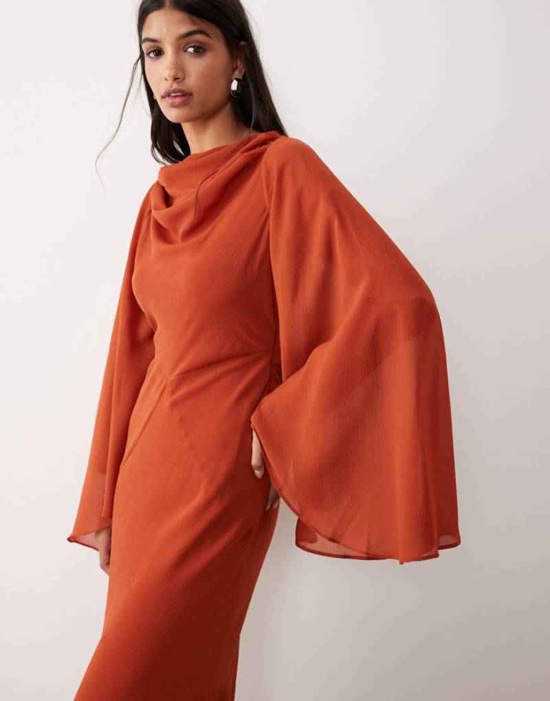ASOS DESIGN - Maxikleid in Rostrot mit drapierter Rückseite und asymmetrischem Ärmel-Orange von ASOS DESIGN