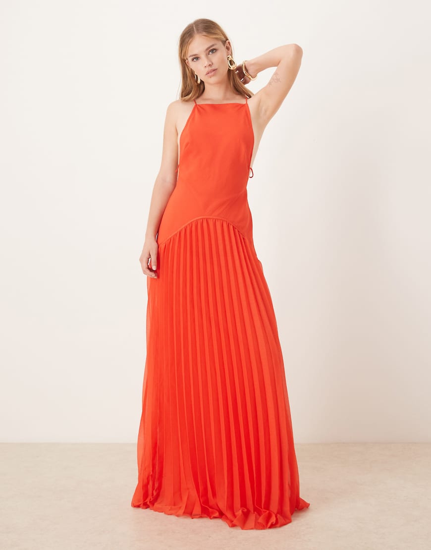 ASOS DESIGN - Maxikleid in Rot mit Plisseerock, eckigem Ausschnitt und tiefer Taille ASOS DESIGN - Maxikleid in Rot mit Plisseerock, eckigem Ausschnitt und tiefer Taille von ASOS DESIGN