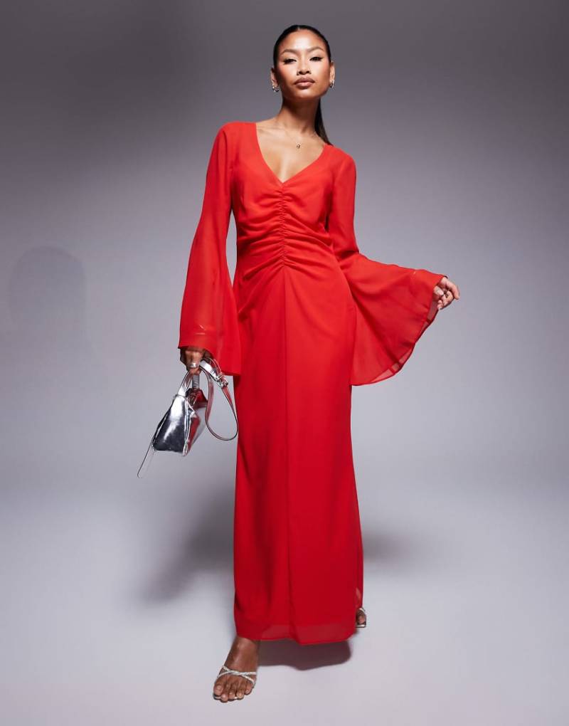 ASOS DESIGN - Maxikleid in Rot mit V-Ausschnitt und geraffter Vorderseite von ASOS DESIGN