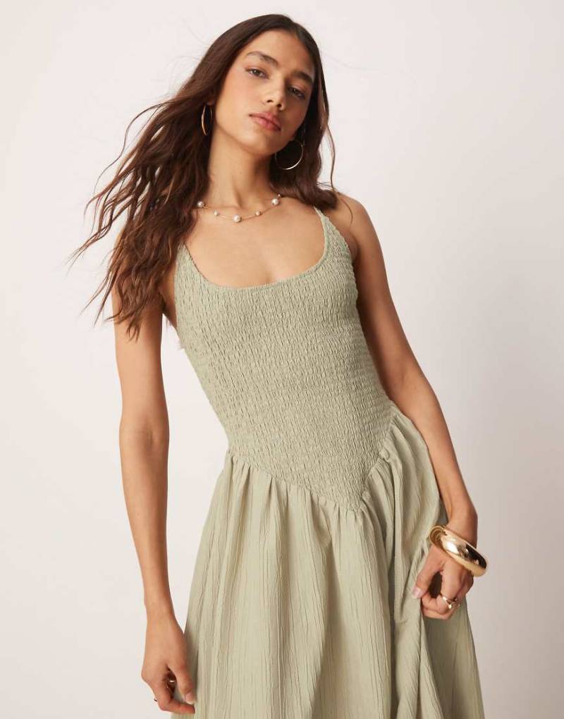 ASOS DESIGN - Maxikleid in Sandgelb mit Knitterstruktur, hinten überkreuzten Trägern und U-Ausschnitt-Rosa von ASOS DESIGN