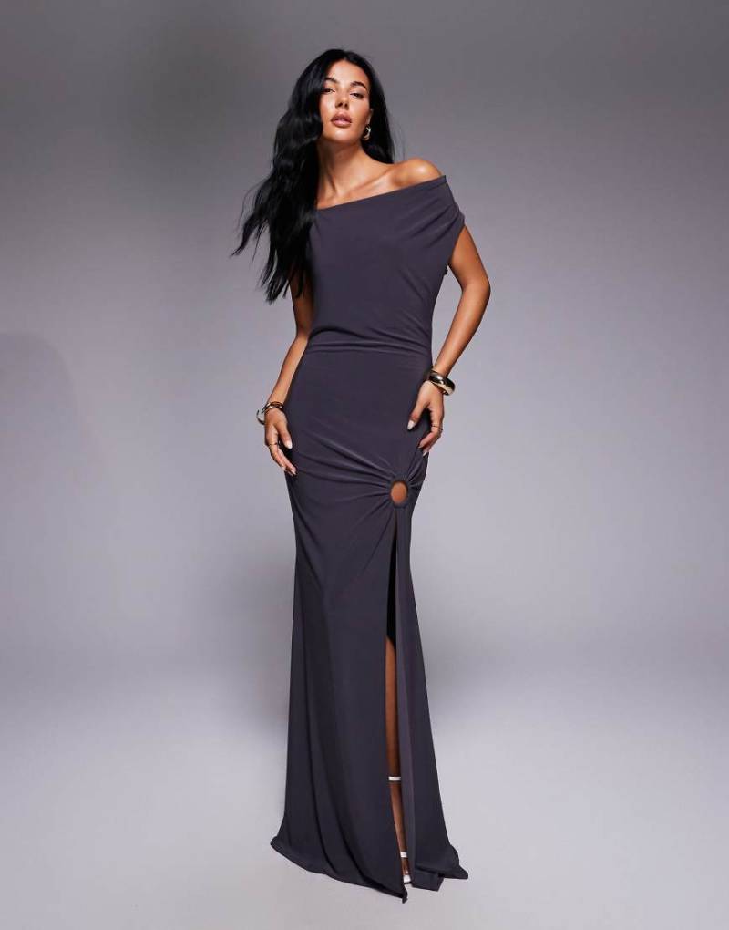 ASOS DESIGN - Maxikleid in Schiefergrau mit asymmetrischem Träger mit Raffung und silberfarbenen Besätzen von ASOS DESIGN