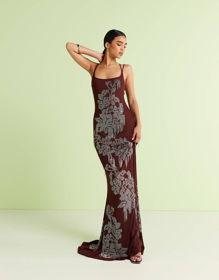ASOS DESIGN - Maxikleid in Schokobraun mit Fransen, eckigem Ausschnitt und Strass-Blumenverzierung ASOS DESIGN - Maxikleid in Schokobraun mit Fransen, eckigem Ausschnitt und Strass-Blumenverzierung von ASOS DESIGN