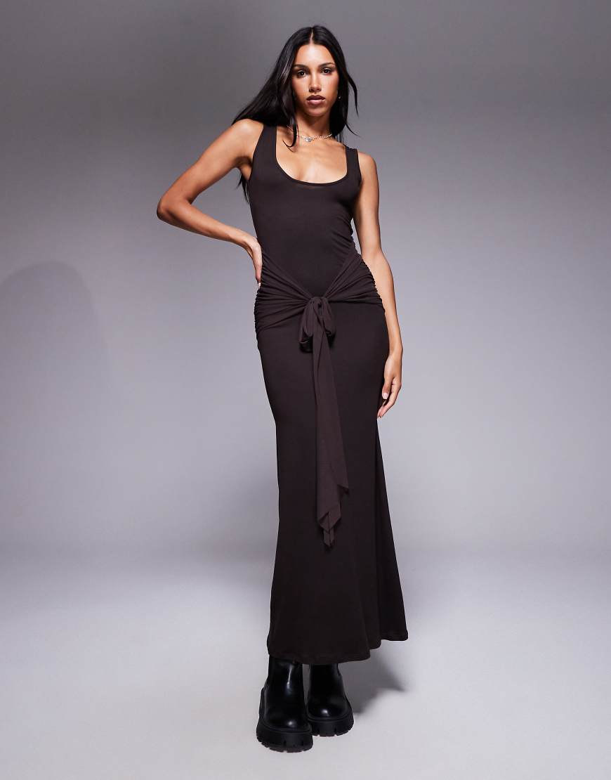 ASOS DESIGN - Maxikleid in Schokobraun mit U-Ausschnitt und Bindedetail vorne-Brown von ASOS DESIGN