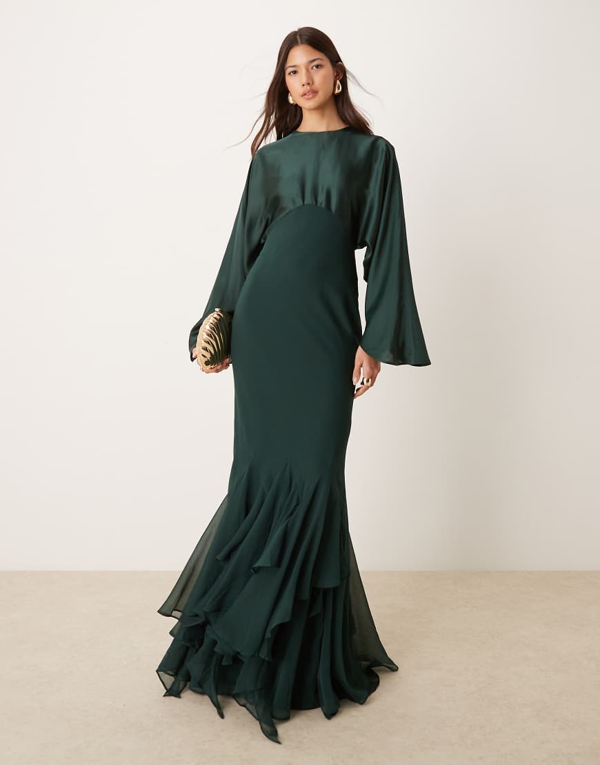 ASOS DESIGN - Maxikleid in Tannengrün mit Cape-Ärmeln und Godet-Detail von ASOS DESIGN