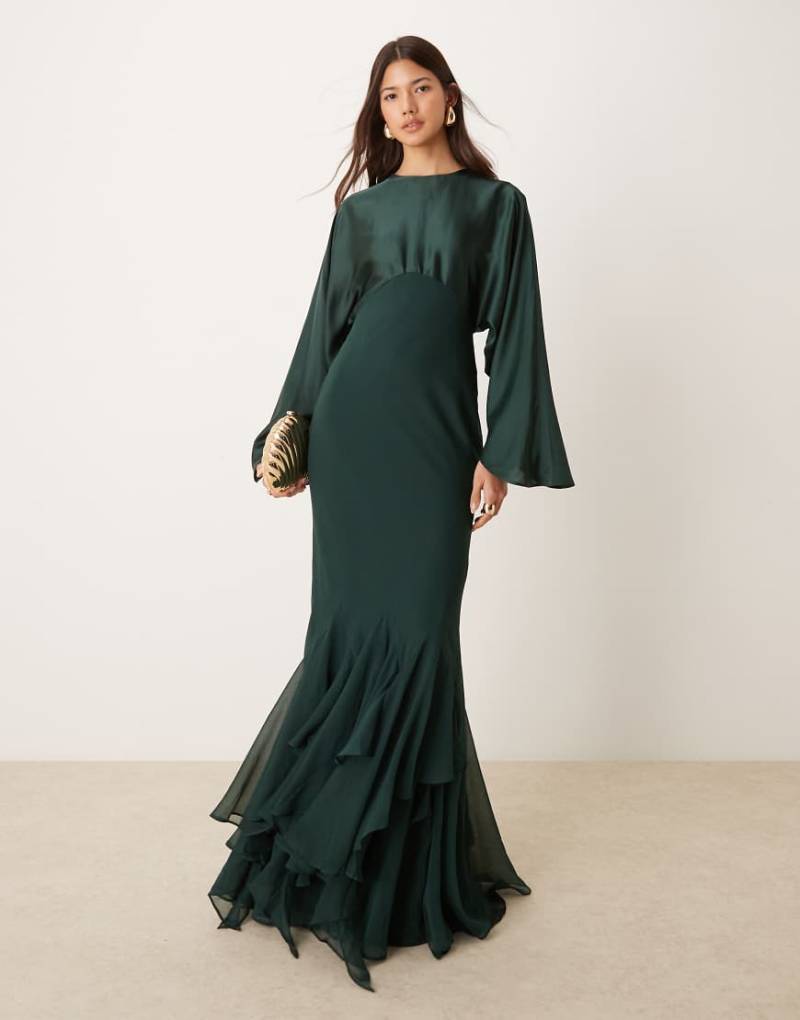 ASOS DESIGN - Maxikleid in Tannengrün mit Cape-Ärmeln und Godet-Detail von ASOS DESIGN
