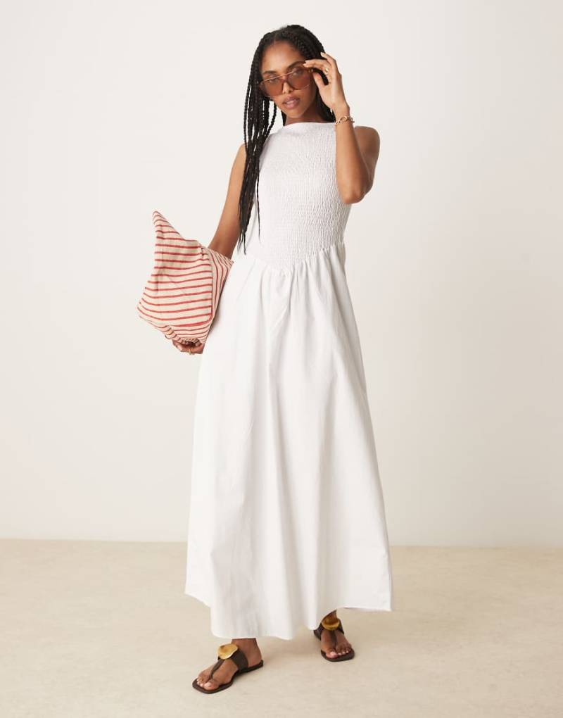ASOS DESIGN - Maxikleid in Weiß mit gesmoktem Oberteil von ASOS DESIGN