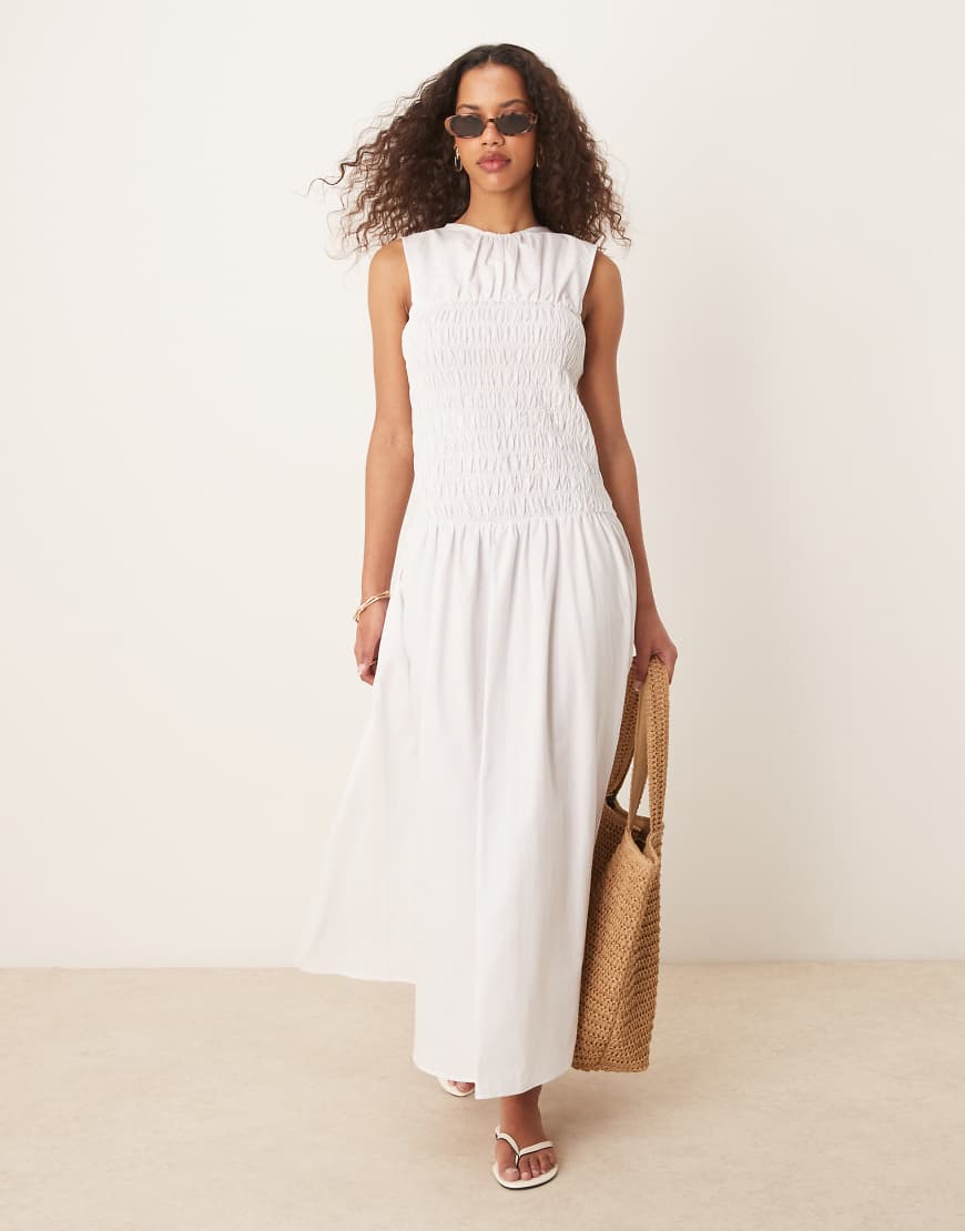 ASOS DESIGN - Maxikleid in Weiß mit gesmokter Taille ASOS DESIGN - Maxikleid in Weiß mit gesmokter Taille von ASOS DESIGN