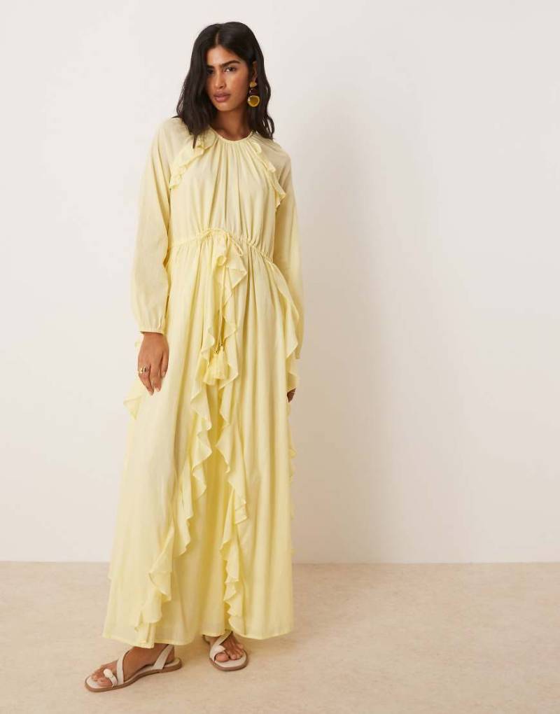 ASOS DESIGN - Maxikleid in Zitronengelb mit Rundhalsausschnitt, geraffter Taille und Rüschen von ASOS DESIGN