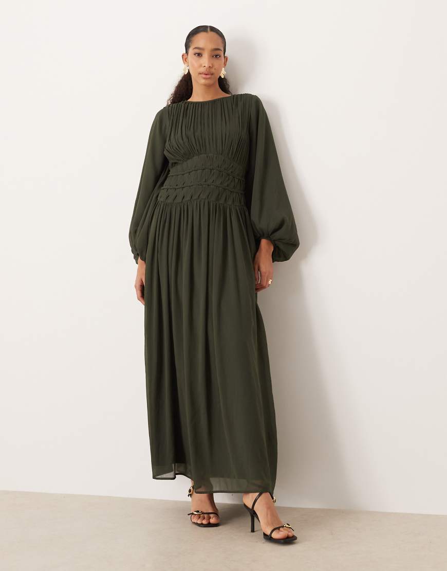 ASOS DESIGN - Maxikleid in dunklem Khaki mit Makramee-Taille-Grün von ASOS DESIGN
