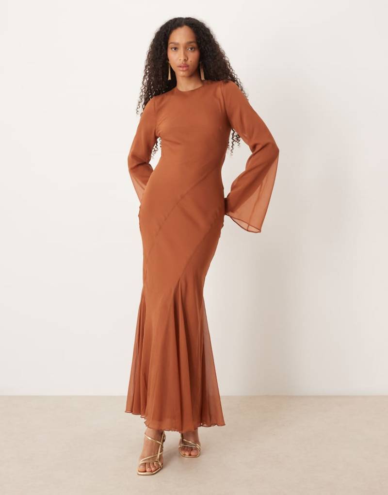 ASOS DESIGN - Maxikleid in dunklem Rostrot mit ausgestellten Ärmeln-Rotbraun von ASOS DESIGN