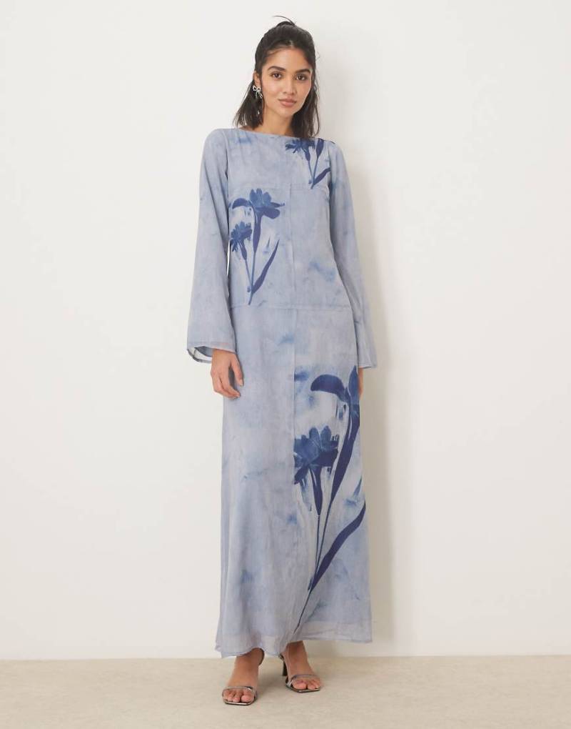 ASOS DESIGN - Maxikleid mit Placement-Print und unversäuberten Kanten-Bunt von ASOS DESIGN