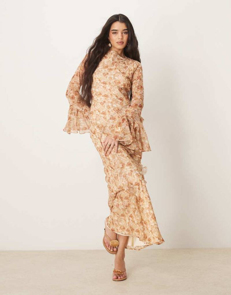 ASOS DESIGN - Maxikleid mit Rüschen, Ziernaht und schokobraunem Vintage-Blumenmuster-Bunt von ASOS DESIGN