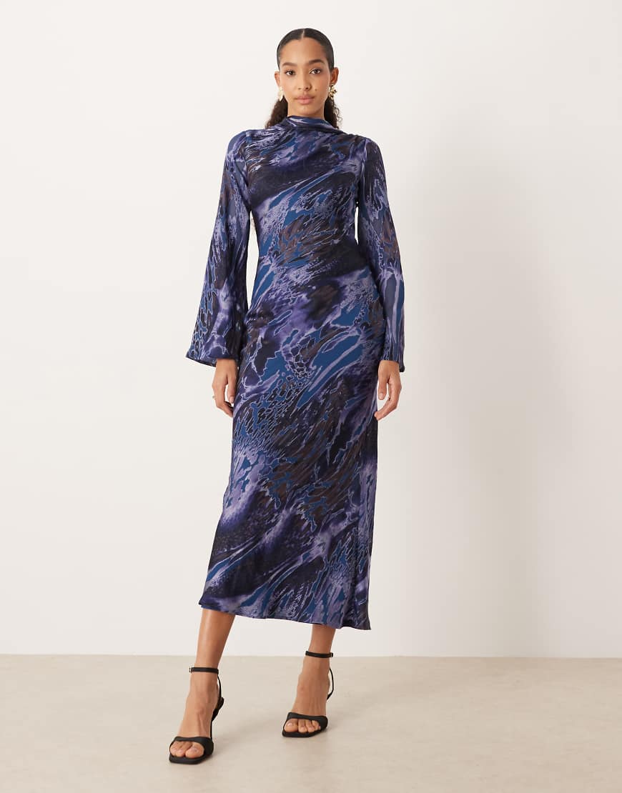 ASOS DESIGN - Maxikleid mit Schal-Detail und abstraktem Muster in Schwarz und Blau-Bunt von ASOS DESIGN