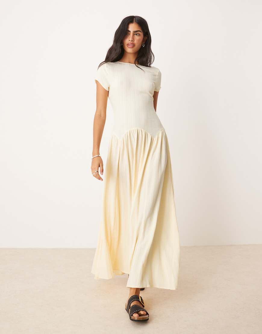 ASOS DESIGN - Maxikleid mit T-Shirt-Oberteil, Streifenmuster und tief angesetzter Taille-Gelb ASOS DESIGN - Maxikleid mit T-Shirt-Oberteil, Streifenmuster und tief angesetzter Taille-Gelb von ASOS DESIGN