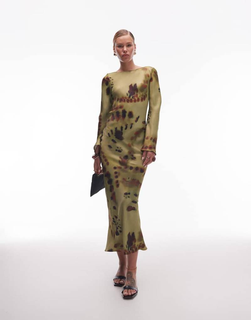 ASOS DESIGN - Maxikleid mit Trompetenärmeln, tiefem Rückenausschnitt und Batikmuster-Bunt von ASOS DESIGN