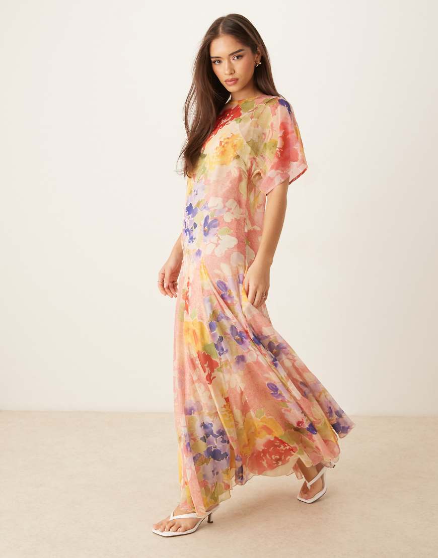 ASOS DESIGN - Maxikleid mit abstraktem Muster, asymmetrischen Ärmeln und Rock mit Godet-Falten-Bunt von ASOS DESIGN
