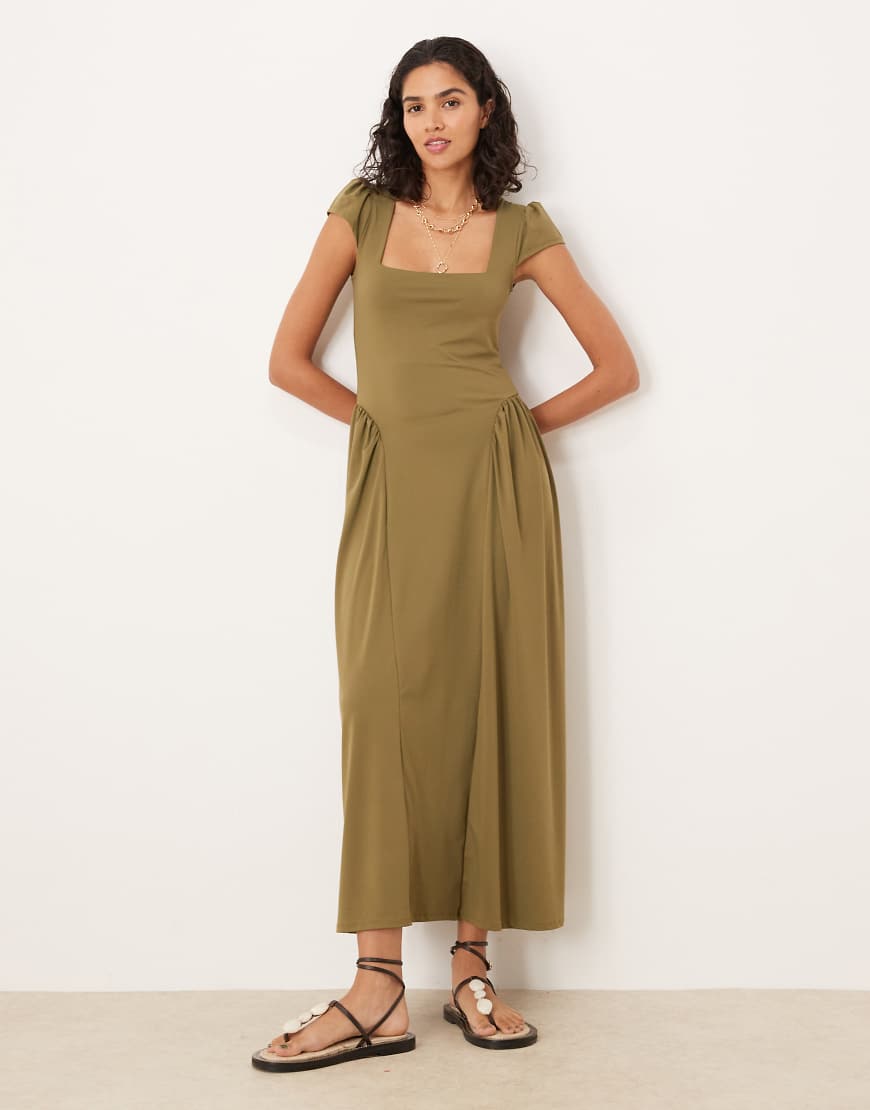 ASOS DESIGN - Maxikleid mit eckigem Ausschnitt und angeschnittenen Ärmeln in Khaki-Grün von ASOS DESIGN