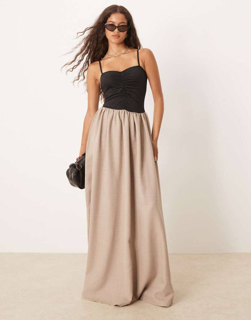 ASOS DESIGN - Maxikleid mit gerafftem Oberteil in Schwarz und Rock in Beige-Bunt von ASOS DESIGN