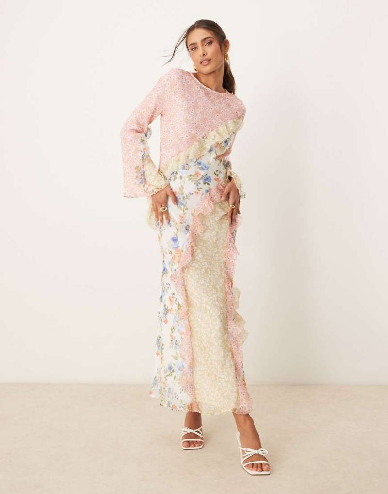 ASOS DESIGN - Maxikleid mit hübschem Blumenmuster und gespleißten Rüschenziernähten-Bunt von ASOS DESIGN