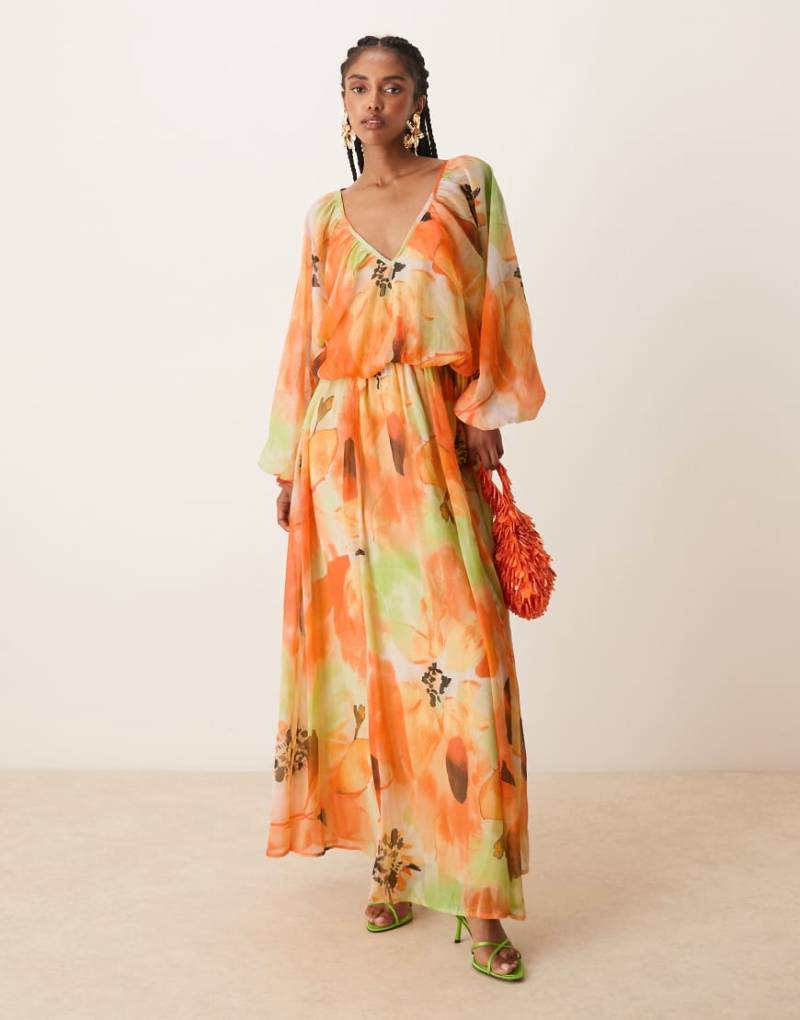 ASOS DESIGN - Maxikleid mit langen bauschigen Blousonärmeln und großem Blumenmuster in Orange-Bunt von ASOS DESIGN