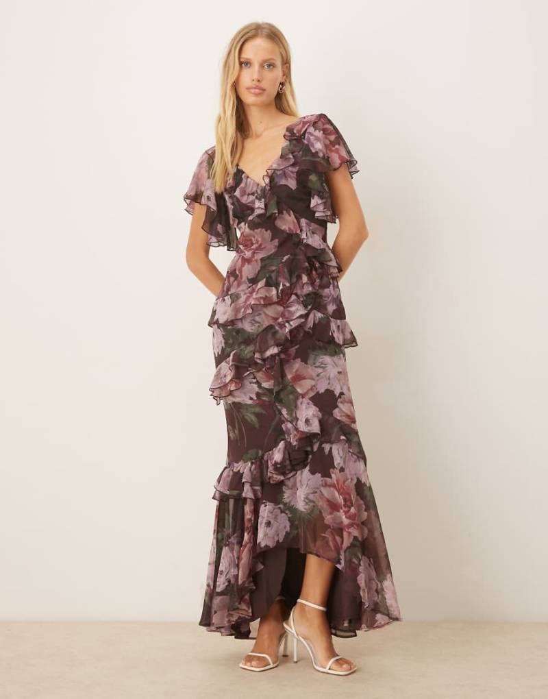 ASOS DESIGN - Maxikleid mit nach hinten abfallendem Saum, dunklem Blumenmuster und ungesäumten, asymmetrischen Rüschen-Bunt von ASOS DESIGN