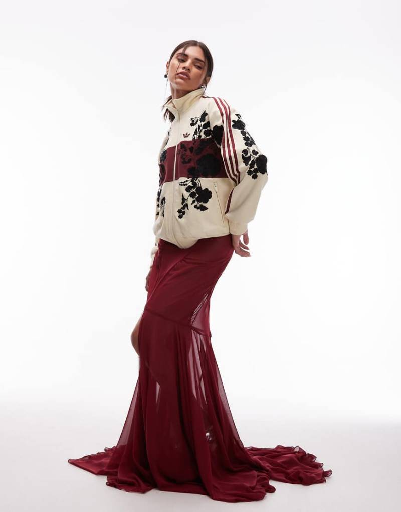 ASOS DESIGN - Maxirock aus Chiffon in Burgunderrot mit Schleppe von ASOS DESIGN