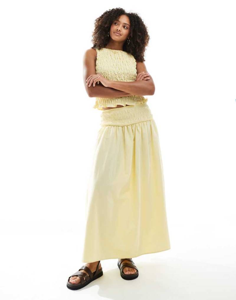 ASOS DESIGN - Maxirock aus Leinenmix in Buttermilchgelb mit gerafftem Bund von ASOS DESIGN