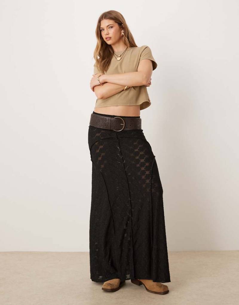 ASOS DESIGN - Maxirock aus Spitze in Schwarz mit Ziernähten von ASOS DESIGN
