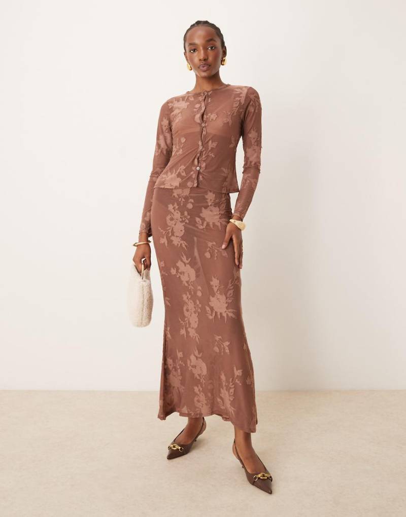 ASOS DESIGN - Maxirock aus beflocktem Netzstoff in Braun mit Schwalbenschwanzsaum, Kombiteil-Bunt von ASOS DESIGN