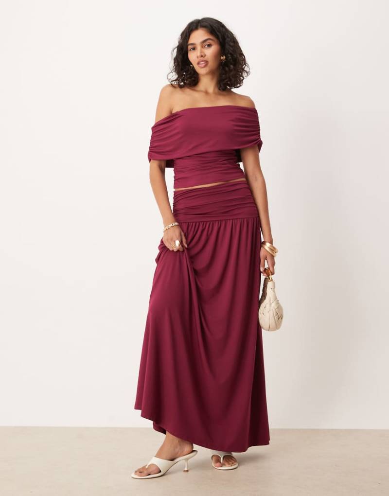 ASOS DESIGN - Maxirock in Beerenrot mit gerafftem Design und tiefer Taille, Kombiteil-Lila von ASOS DESIGN