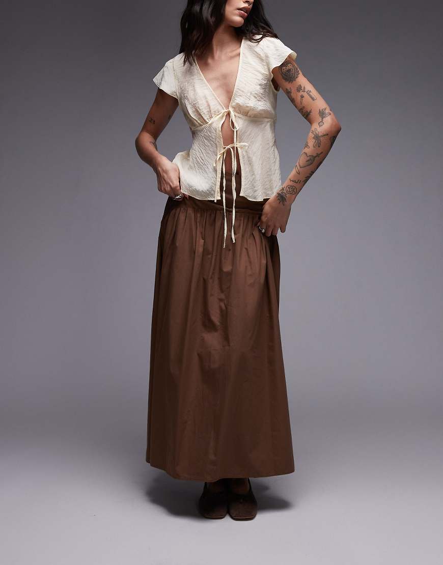 ASOS DESIGN - Maxirock in Braun mit tiefer Taille-Brown von ASOS DESIGN