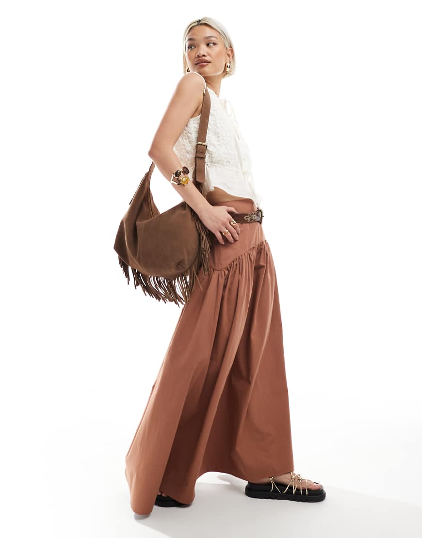 ASOS DESIGN - Maxirock in Braun mit tiefer Taille ASOS DESIGN - Maxirock in Braun mit tiefer Taille von ASOS DESIGN