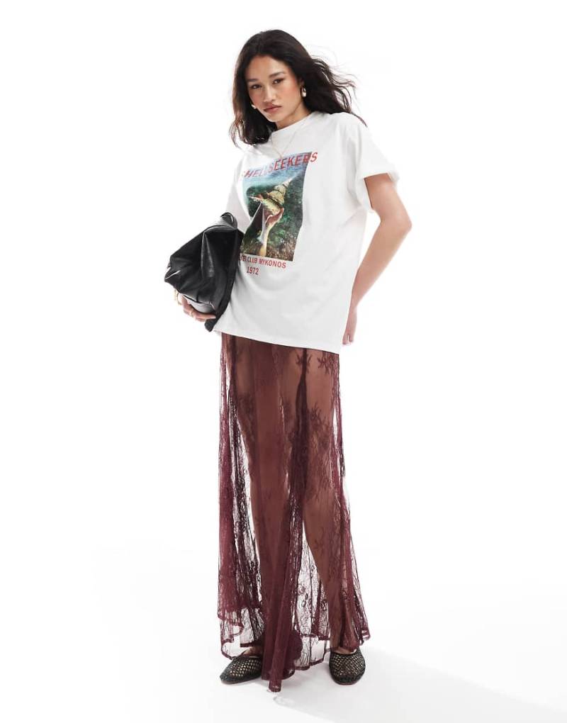 ASOS DESIGN - Maxirock aus Spitze in Burgunderrot mit Godet-Falten von ASOS DESIGN