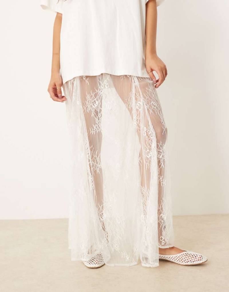 ASOS DESIGN - Spitzen-Maxirock in Elfenbeinweiß mit Godet-Detail von ASOS DESIGN