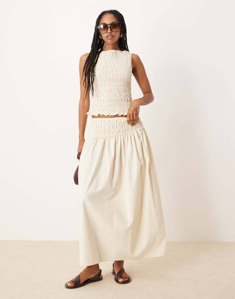 ASOS DESIGN - Maxirock in Elfenbeinweiß mit geraffter Taille von ASOS DESIGN