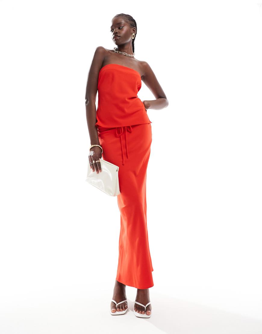 ASOS DESIGN - Maxirock in Rot mit Bindedetail an Taille, Kombiteil ASOS DESIGN - Maxirock in Rot mit Bindedetail an Taille, Kombiteil von ASOS DESIGN