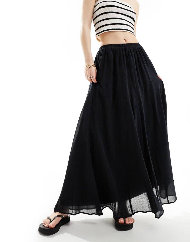 ASOS DESIGN - Maxirock in Schwarz mit Godet-Detail von ASOS DESIGN