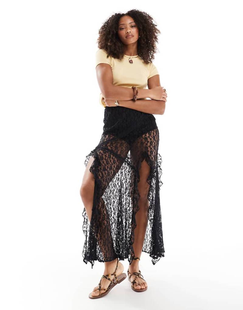 ASOS DESIGN - Maxirock in Schwarz mit Rüschen und Spitze von ASOS DESIGN