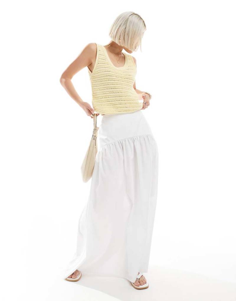 ASOS DESIGN - Maxirock in Weiß mit tiefer Taille von ASOS DESIGN