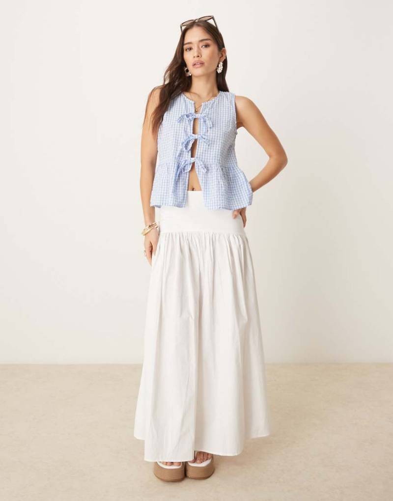 ASOS DESIGN - Maxirock in Weiß mit tiefer Taille von ASOS DESIGN