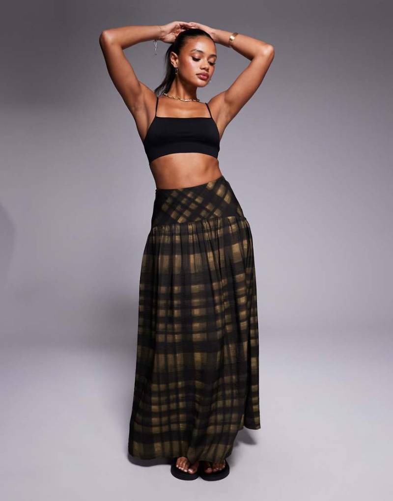 ASOS DESIGN - Maxirock mit verwischtem Karomuster und tiefer Taille-Bunt von ASOS DESIGN