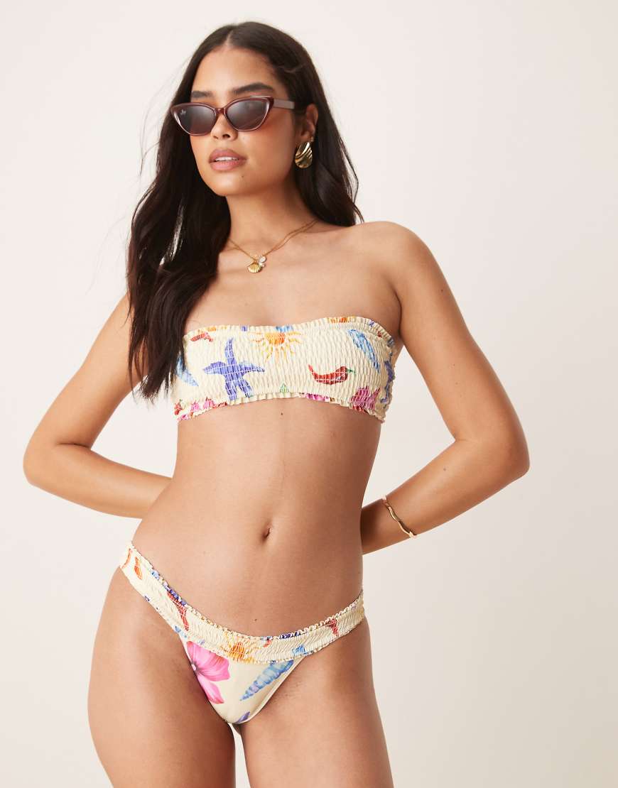 ASOS DESIGN - May - Hüfthoher Bikinislip mit Rüschenrand, gerafftem Hüftbund und Muschelprint-Gelb ASOS DESIGN - May - Hüfthoher Bikinislip mit Rüschenrand, gerafftem Hüftbund und Muschelprint-Gelb von ASOS DESIGN