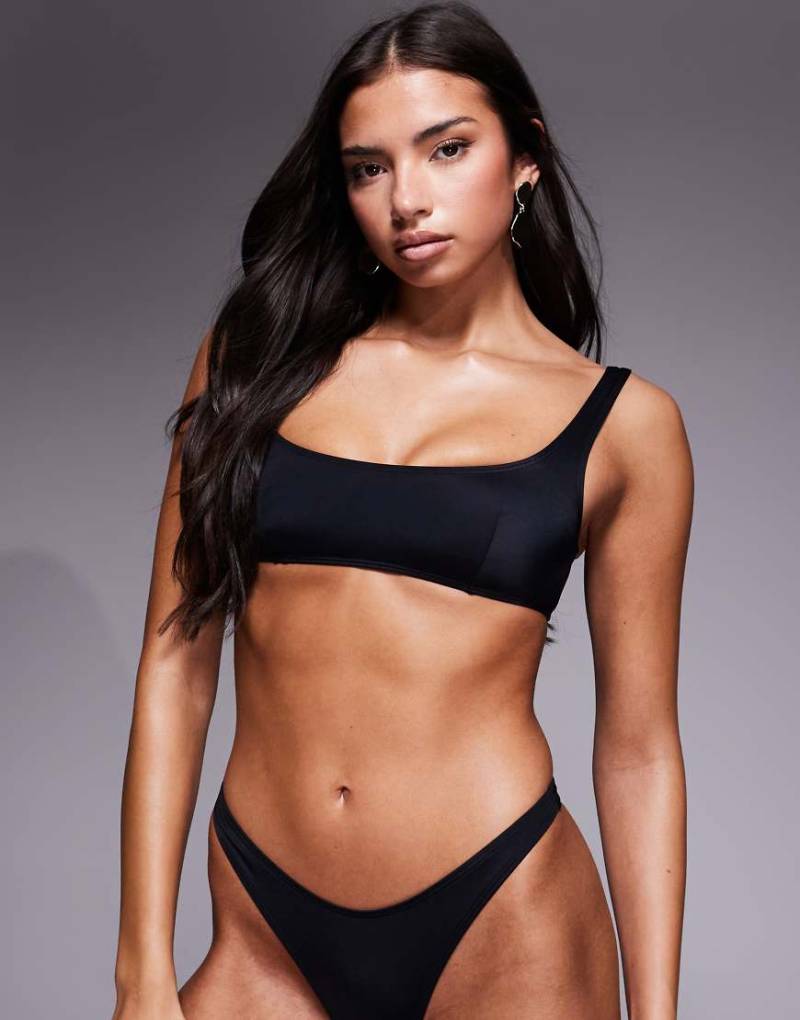 ASOS DESIGN - Maya - Kurz geschnittenes Bikinioberteil in Schwarz mit U-Ausschnitt von ASOS DESIGN