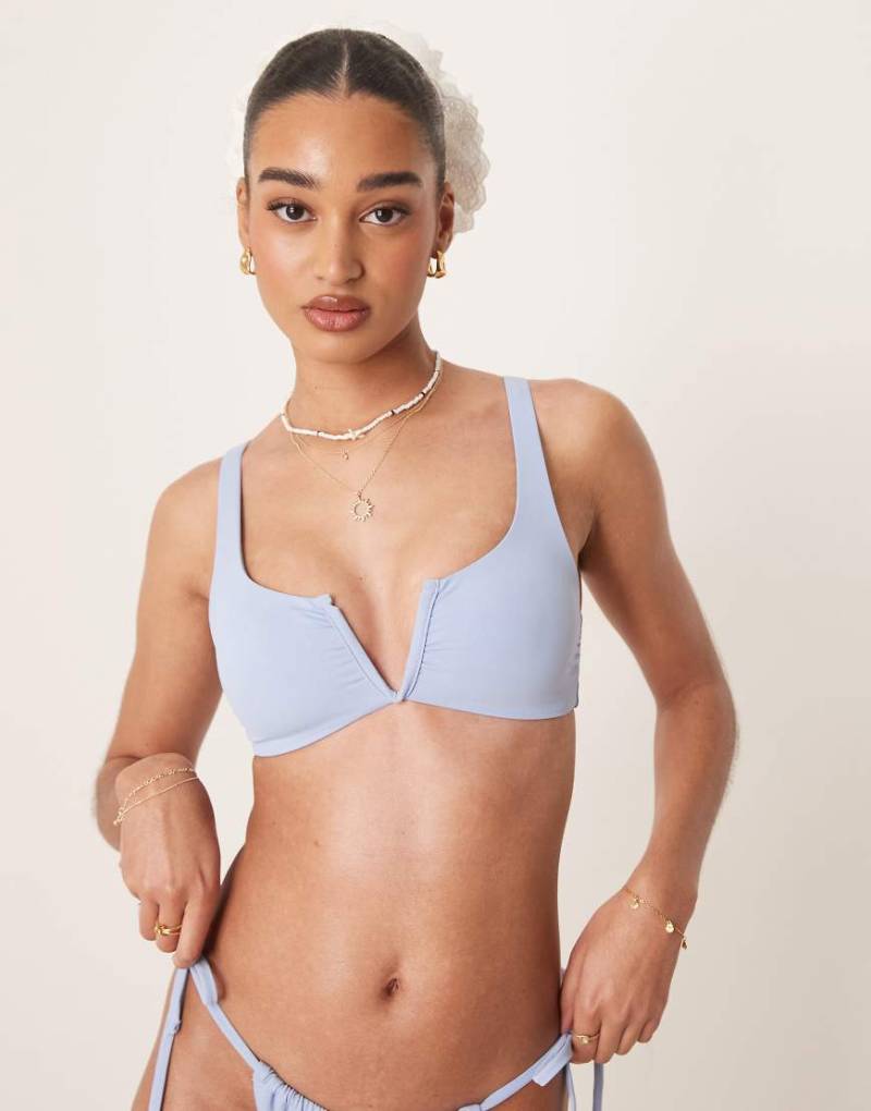 ASOS DESIGN - Maya - Mix and Match - Cropped-Bikinioberteil in Blau mit v-förmigem Drahtdetail von ASOS DESIGN