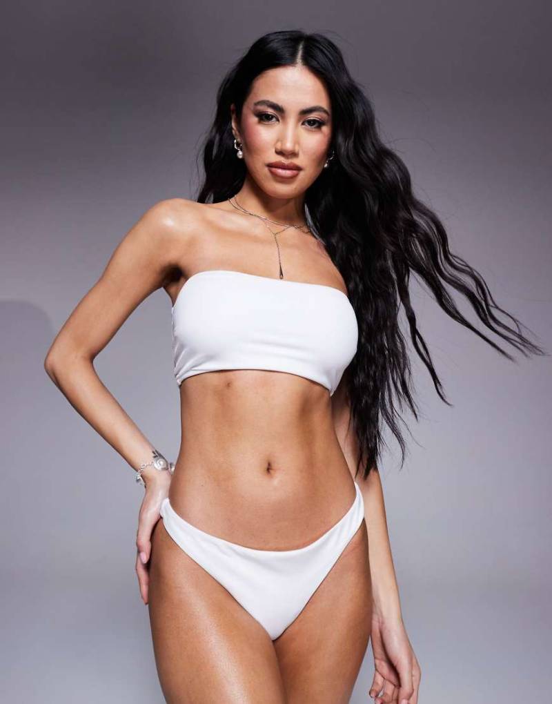 ASOS DESIGN - Maya - Mix and Match - Trägerloses Bikinioberteil aus glattem Stoff in Weiß von ASOS DESIGN