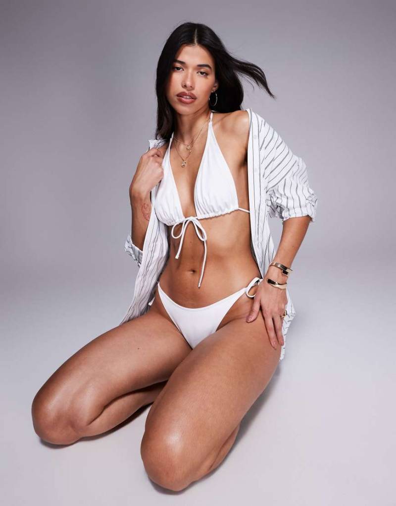 ASOS DESIGN - Maya - Vorne gebundenes Bikinioberteil in Weiß mit hohem Trägeransatz von ASOS DESIGN